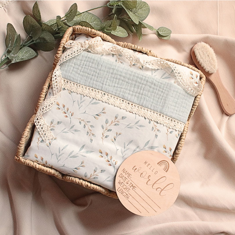 Personalizirana-tetra-deka mint Personalizirana topla dekica, personalizirana dječja deka, dječja deka s imenom, personalizirana deka za bebu, pokloni za bebe, pokloni za babinje, pokloni za krštenje, pokloni za curice, pokloni za djevojčice, pokloni za dečke, pokloni za dječake, personalizirani pokloni, ručni rad, unikatni pokloni, deka za bebu s imenom, poklon za bebu Hrvatska, ručno rađena dječja deka Hrvatska, zečica, tetra deka s čipkom mint