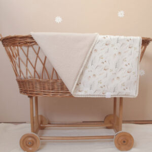 Personalizirana topla dekica, personalizirana dječja deka, dječja deka s imenom, personalizirana deka za bebu, pokloni za bebe, pokloni za babinje, pokloni za krštenje, pokloni za curice, pokloni za djevojčice, pokloni za dečke, pokloni za dječake, personalizirani pokloni, ručni rad, unikatni pokloni, deka za bebu s imenom, poklon za bebu Hrvatska, ručno rađena dječja deka Hrvatska, zečica, tetra deka s čipkom bež
