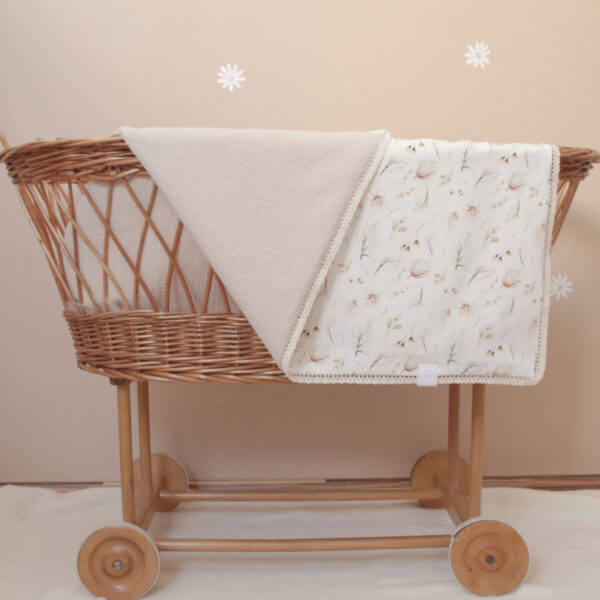 Personalizirana topla dekica, personalizirana dječja deka, dječja deka s imenom, personalizirana deka za bebu, pokloni za bebe, pokloni za babinje, pokloni za krštenje, pokloni za curice, pokloni za djevojčice, pokloni za dečke, pokloni za dječake, personalizirani pokloni, ručni rad, unikatni pokloni, deka za bebu s imenom, poklon za bebu Hrvatska, ručno rađena dječja deka Hrvatska, zečica, tetra deka s čipkom bež