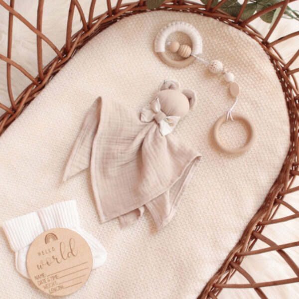 mazilica, mazilica s imenom, personalizirana mazilica, igračka s imenom, igračka s imenom djeteta, medo, personalizirana igračka, tješilica, tješilica za djecu, tješilica s imenom, personalizirana tješilica, igračka s imenom, rođenje djeteta, personalizirani pokloni, pokloni za novorođenče, pokloni za dječake, pokloni za djevojčice, unikatni poklni, pokloni za krštenje, pokloni za babinje, za bebe, pokloni za babine