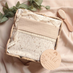 Personalizirana topla dekica, personalizirana dječja deka, dječja deka s imenom, personalizirana deka za bebu, pokloni za bebe, pokloni za babinje, pokloni za krštenje, pokloni za curice, pokloni za djevojčice, pokloni za dečke, pokloni za dječake, personalizirani pokloni, ručni rad, unikatni pokloni, deka za bebu s imenom, poklon za bebu Hrvatska, ručno rađena dječja deka Hrvatska, zečica, tetra deka s čipkom bež