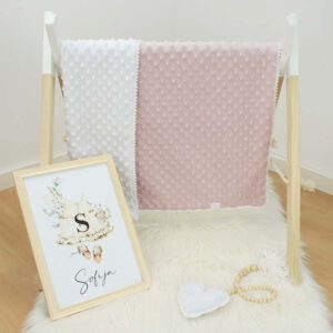 deka za bebe, dekica s imenom djeteta, topla dječja deka, dječja dekica, personalizirana deka, uspomena na rođenje djeteta, personalizirani pokloni, pokloni za novorođenče, pokloni za dječake, pokloni za djevojčice, unikatni poklni, pokloni za krštenje, pokloni za babinje, za bebe, pokloni za babine