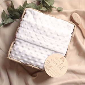 Personalizirana minky dekica s pomponima-Mint, personalizirana dječja deka, dječja deka s imenom, personalizirana deka za bebu, pokloni za bebe, pokloni za babinje, pokloni za krštenje, pokloni za curice, pokloni za djevojčice, pokloni za dečke, pokloni za dječake, personalizirani pokloni, ručni rad, unikatni pokloni, deka za bebu s imenom, poklon za bebu Hrvatska, ručno rađena dječja deka Hrvatska, minky dekica