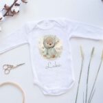medvjedić, bodi, dječji bodi, personalizirani bodi, bodi s imenom djeteta, personalizirani pokloni, pokloni za novorođenče, za uspomenu, uspomena na rođenje djeteta, pokloni za dječake, pokloni za djevojčice, unikatni poklni, pokloni za krštenje, pokloni za babinje, za bebe, pokloni za babine