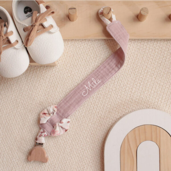 vezica za dudu, lančić za dudu, duda za bebe, personalizirana vezica za dudu, personalizirani lančić za dudu, dudica, pokloni za bebe, pokloni za novorođenče, čestitka,