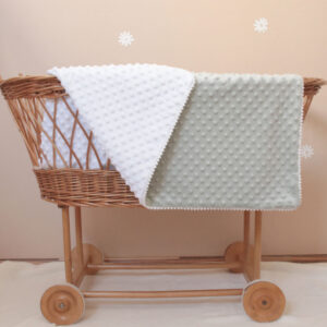 Personalizirana minky dekica s pomponima-Mint, personalizirana dječja deka, dječja deka s imenom, personalizirana deka za bebu, pokloni za bebe, pokloni za babinje, pokloni za krštenje, pokloni za curice, pokloni za djevojčice, pokloni za dečke, pokloni za dječake, personalizirani pokloni, ručni rad, unikatni pokloni, deka za bebu s imenom, poklon za bebu Hrvatska, ručno rađena dječja deka Hrvatska, minky dekica