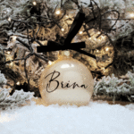 Božićna kuglica, Personalizirana božićna kuglica, Božićni poklon za djecu, Božićni poklon za bebe, Kuglica s imenom, Poklon za prvi Božić, Unikatni božićni ukras Personalizirani blagdanski poklon , Djeca i bebe božićni ukrasi, Personalizirana božićna kuglica s imenom za bebu