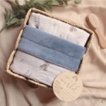 Personalizirana topla dekica, personalizirana dječja deka, dječja deka s imenom, personalizirana deka za bebu, pokloni za bebe, pokloni za babinje, pokloni za krštenje, pokloni za curice, pokloni za djevojčice, pokloni za dečke, pokloni za dječake, personalizirani pokloni, ručni rad, unikatni pokloni, deka za bebu s imenom, poklon za bebu Hrvatska, ručno rađena dječja deka Hrvatska, zečić, tetra deka s čipkom mint