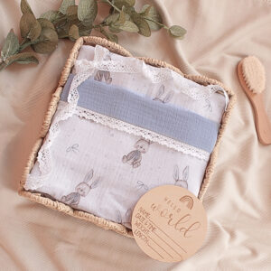 Personalizirana minky dekica s pomponima-Mint, personalizirana dječja deka, dječja deka s imenom, personalizirana deka za bebu, pokloni za bebe, pokloni za babinje, pokloni za krštenje, pokloni za curice, pokloni za djevojčice, pokloni za dečke, pokloni za dječake, personalizirani pokloni, ručni rad, unikatni pokloni, deka za bebu s imenom, poklon za bebu Hrvatska, ručno rađena dječja deka Hrvatska, zečić