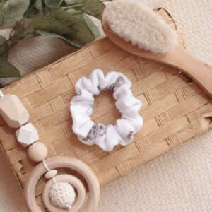 scrunchie zečić, pokloni za mame, personalizirani pokloni, pokloni za novorođenče, rodilja, trudnica, mama, unikatni pokloni, ručni rad, scrunchie ručni rad