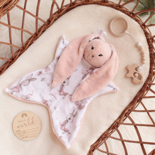 mazilica, mazilica s imenom, personalizirana mazilica, zečić, tješilica za bebe, tješilica s imenom, igračka s imenom, personalizirana igračka, zeko, personalizirani pokloni, pokloni za novorođenče, pokloni za dječake, pokloni za djevojčice, unikatni poklni, pokloni za krštenje, pokloni za babinje, za bebe, pokloni za babine