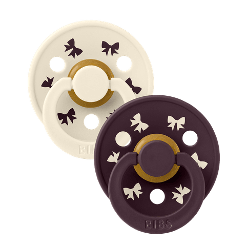 bibs, bibs dude, personalizirani pokloni, pokloni za novorođenče, pokloni za dječake, pokloni za djevojčice, unikatni poklni, pokloni za krštenje, pokloni za babinje, za bebe, pokloni za babine, Bibs Colour- Holiday Bow & Ivory/Plum