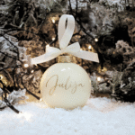 Božićna kuglica, Personalizirana božićna kuglica, Božićni poklon za djecu, Božićni poklon za bebe, Kuglica s imenom, Poklon za prvi Božić, Unikatni božićni ukras Personalizirani blagdanski poklon , Djeca i bebe božićni ukrasi, Personalizirana božićna kuglica s imenom za bebu