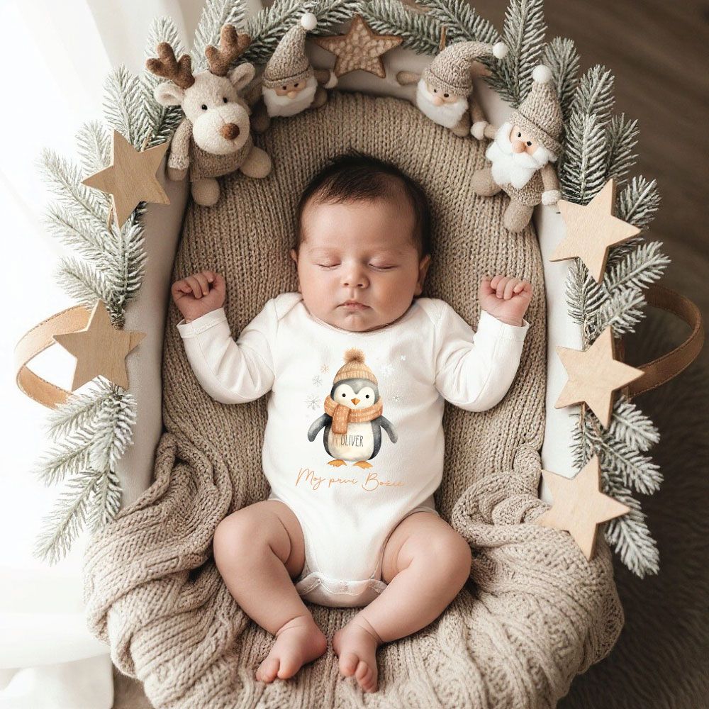 Moj-prvi-božič-Pingvin Moj prvi Božić, personalizirani bodi ,dječji bodi za Božić, poklon za novorođenče, božićni bodi, bodi s natpisom, poklon za dijete, božićni suvenir, dječja odjeća za Božić, unikatni poklon, novorođenče prvi Božić, božićni outfit za bebe personalizirani poklon božićna odjeća za bebe uspomenarski poklon