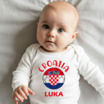 navijački bodiji za bebe, navijačke majice za bebe, hrvatski navijački bodi, personalizirani navijački bodi, Hrvatska navijački bodi za svjetsko prvenstvo, hrvatska reprezentacija, hrvatski navijači ,nogomet, hrvatski kockasti bodi, navijački bodi, Vatreni, nogometni bodi za bebe, bodi za male navijače, hrvatska nogometna reprezentacija, poklon za bebe Hrvatska bodi sa imenom, kockaste majice za bebe, kockasti bodi za bebe, volim hrvatsku